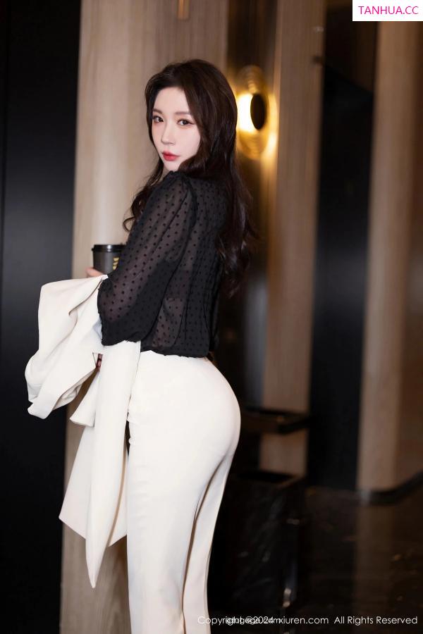 梦心玥  [XiuRen]高清写真图 2024.04.08 No.8354 梦心玥 丝袜美腿第14张图片